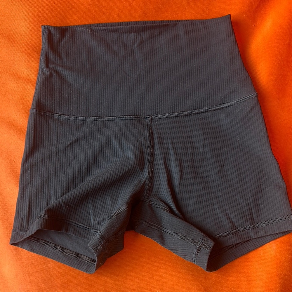 Lululemon Athletica High-Rise Ribbed  Short 4”